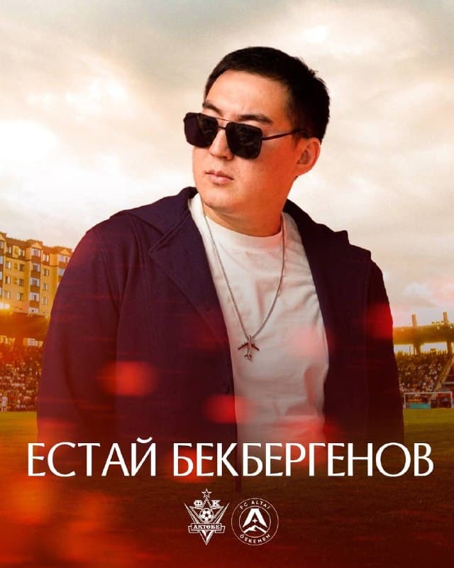 Естай #АқтөбеАлтай кездесуінің үзілісінде ән шырқайды