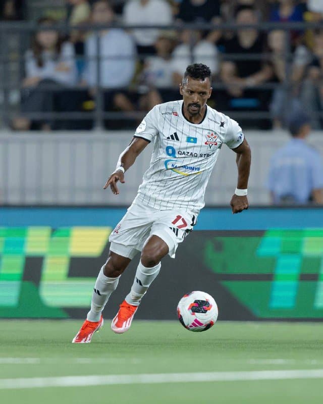 Nani and Sosa named in Team of the Matchday 22