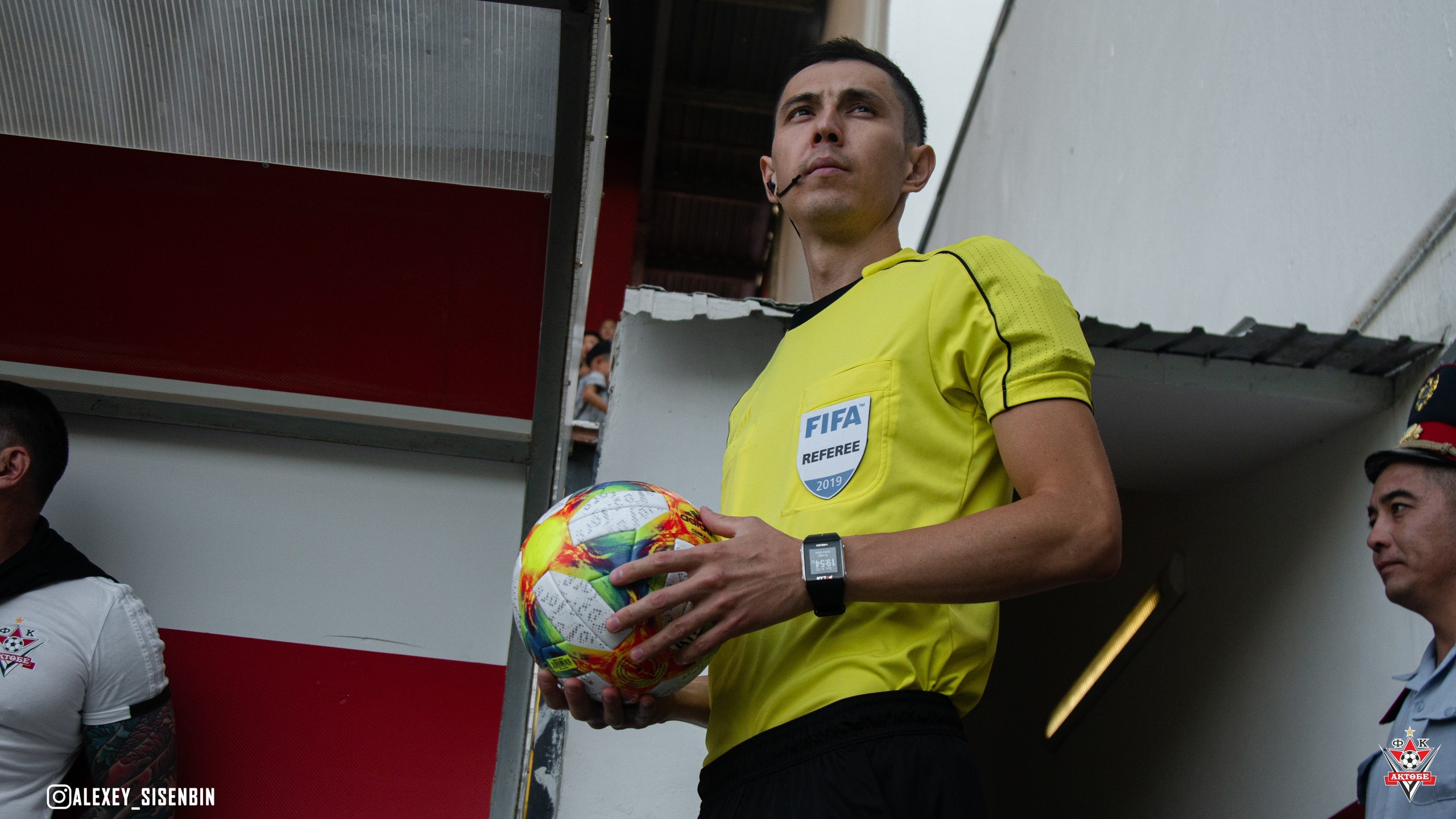 Arman Ismuratov is a head referee of the match “Maqtaaral – Aktobe”